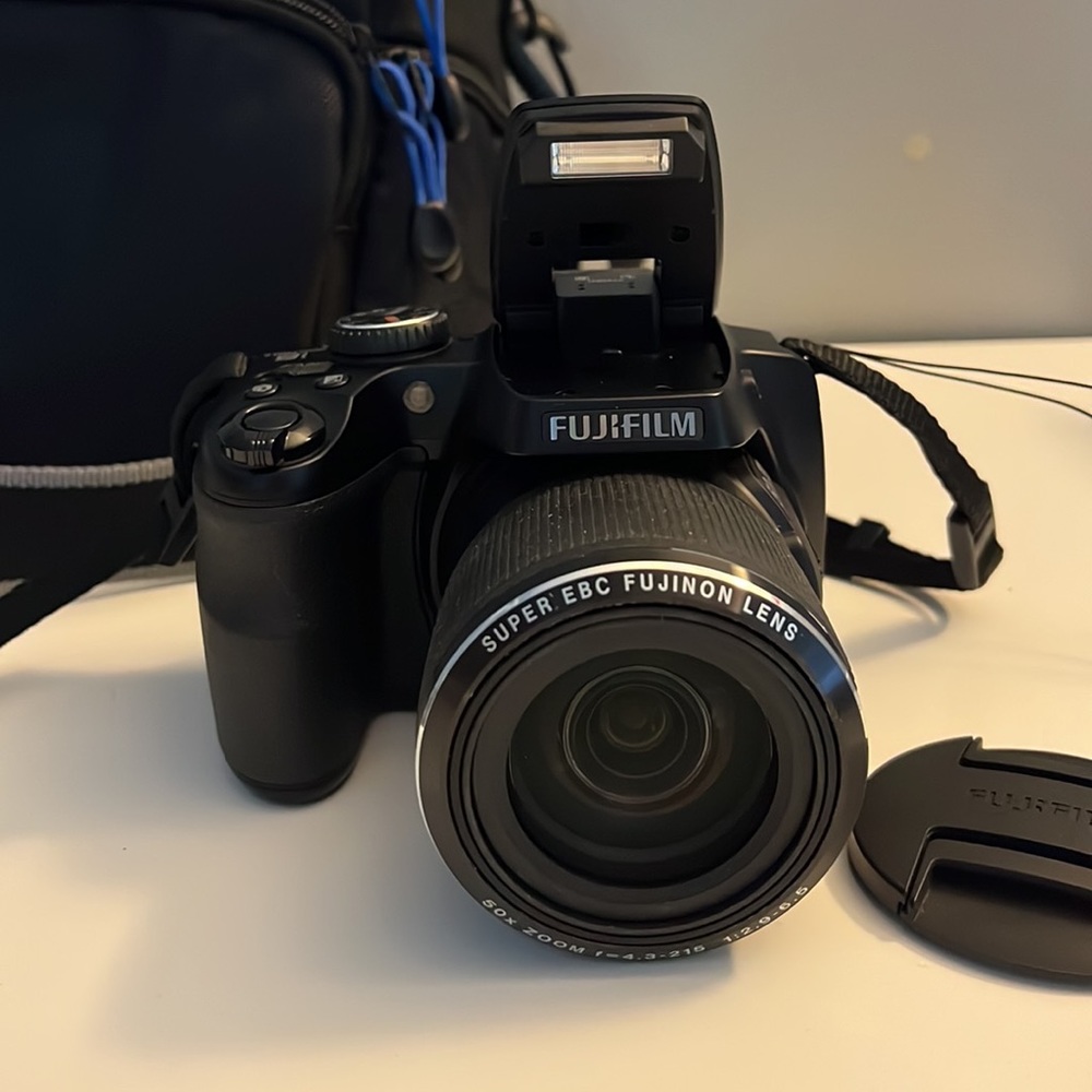 Camera and case - Picture 3 of 4
